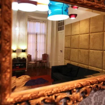 Travellers House - *