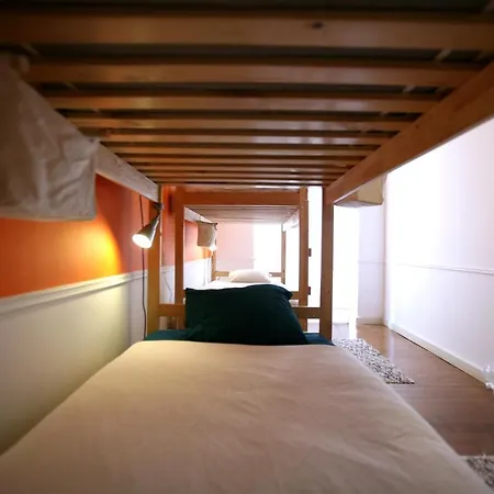 Travellers House - Hostel *